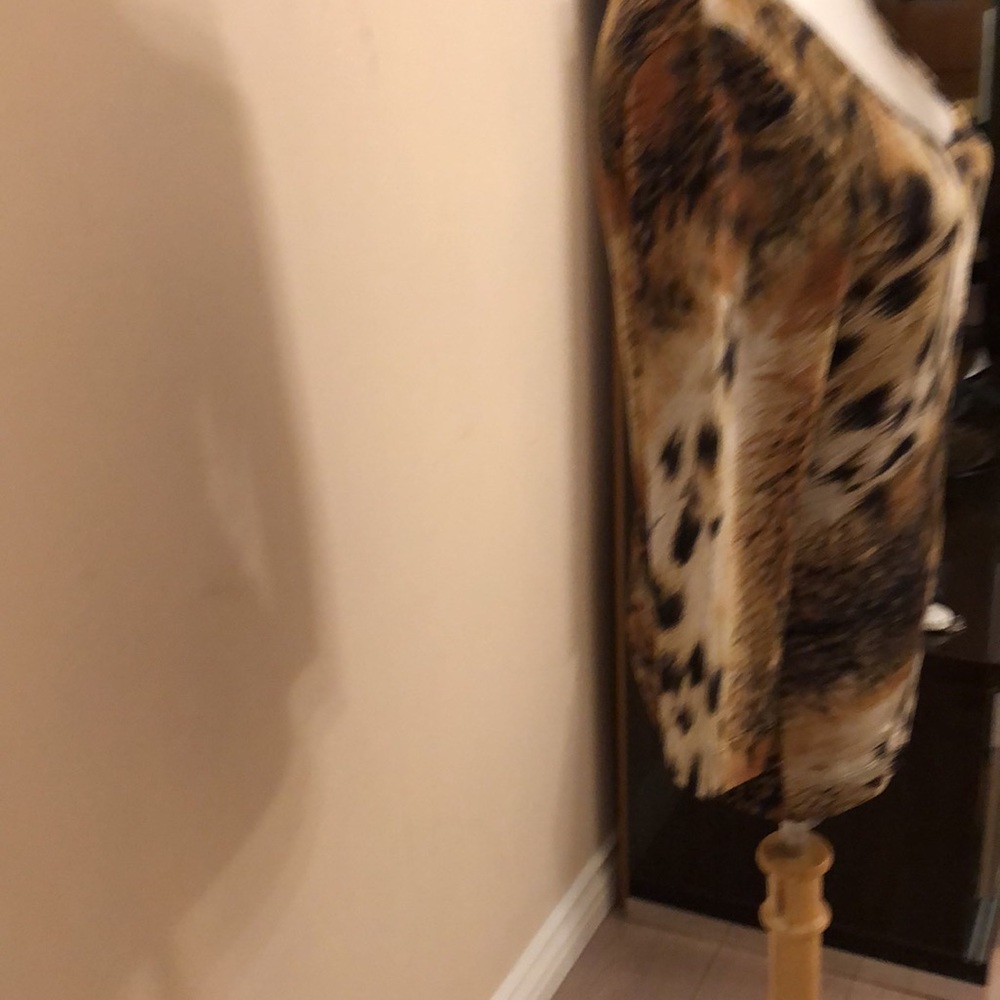 Top. - Picture 4 of 11